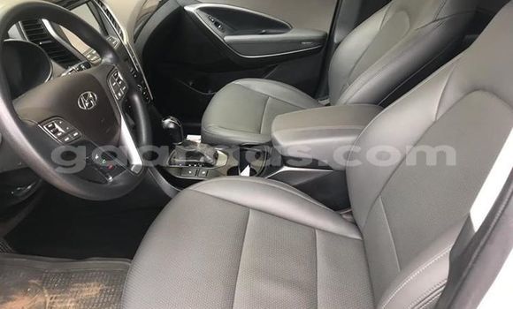 Dieundeu Occasion Hyundai Santa Fe White Auto in Dakar in Dakar Dieundeu Occasion Hyundai Santa Fe White Auto in Dakar in Dakar