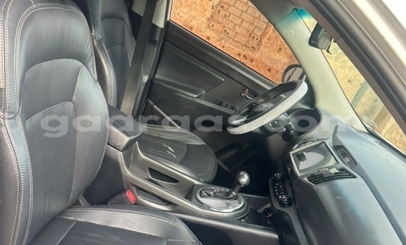 Dieundeu Occasion Kia Sportage White Auto in Dakar in Dakar Dieundeu Occasion Kia Sportage White Auto in Dakar in Dakar