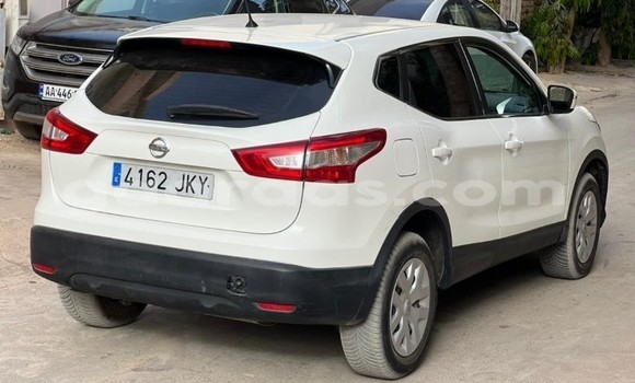 Buy Used Nissan Qashqai White Car in Dakar in Dakar Buy Used Nissan Qashqai White Car in Dakar in Dakar