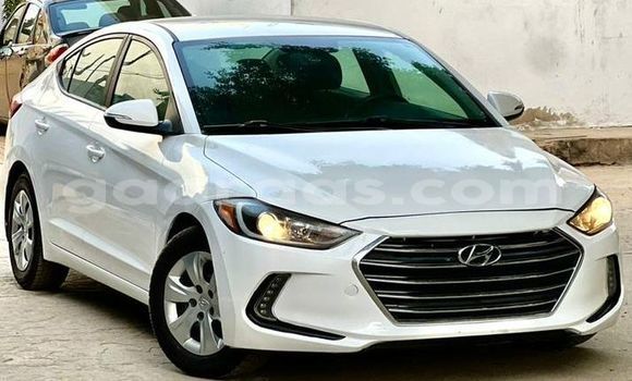 Buy Used Hyundai Elantra White Car in Dakar in Dakar
