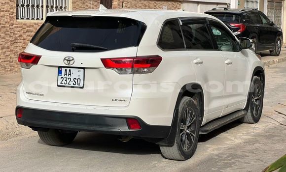 Dieundeu Occasion Toyota Highlander White Auto in Dakar in Dakar Dieundeu Occasion Toyota Highlander White Auto in Dakar in Dakar