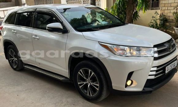 Dieundeu Occasion Toyota Highlander White Auto in Dakar in Dakar Dieundeu Occasion Toyota Highlander White Auto in Dakar in Dakar