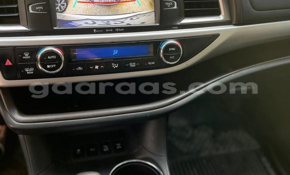 Dieundeu Occasion Toyota Highlander White Auto in Dakar in Dakar Dieundeu Occasion Toyota Highlander White Auto in Dakar in Dakar