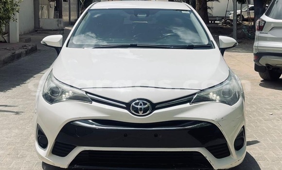 Buy Used Toyota Avensis White Car in Dakar in Dakar Buy Used Toyota Avensis White Car in Dakar in Dakar