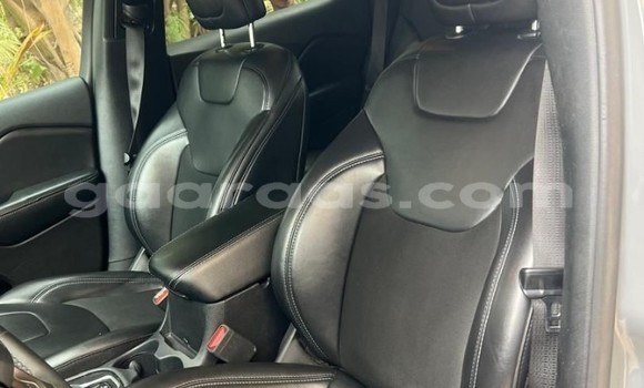 Buy Used Jeep Cherokee Silver Car in Dakar in Dakar Buy Used Jeep Cherokee Silver Car in Dakar in Dakar