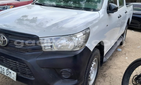 Buy Used Toyota Hilux White Car in Dakar in Dakar