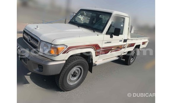 Buy Import Toyota Land Cruiser White Truck in Import - Dubai in Dakar Buy Import Toyota Land Cruiser White Truck in Import - Dubai in Dakar