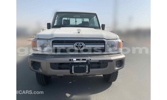Buy Import Toyota Land Cruiser White Truck in Import - Dubai in Dakar Buy Import Toyota Land Cruiser White Truck in Import - Dubai in Dakar