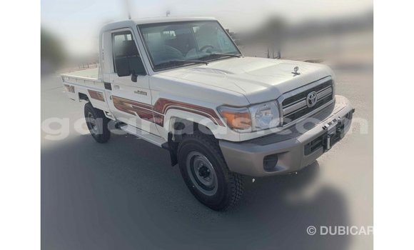 Buy Import Toyota Land Cruiser White Truck in Import - Dubai in Dakar Buy Import Toyota Land Cruiser White Truck in Import - Dubai in Dakar