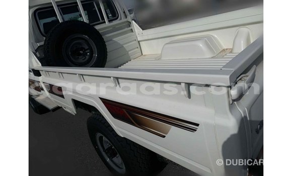 Buy Import Toyota Land Cruiser White Truck in Import - Dubai in Dakar Buy Import Toyota Land Cruiser White Truck in Import - Dubai in Dakar