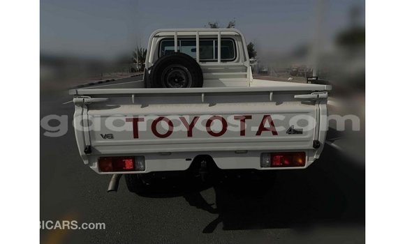 Buy Import Toyota Land Cruiser White Truck in Import - Dubai in Dakar Buy Import Toyota Land Cruiser White Truck in Import - Dubai in Dakar