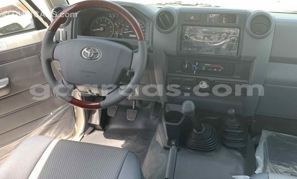 Buy Import Toyota Land Cruiser White Truck in Import - Dubai in Dakar Buy Import Toyota Land Cruiser White Truck in Import - Dubai in Dakar