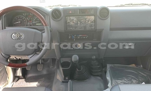 Buy Import Toyota Land Cruiser White Truck in Import - Dubai in Dakar Buy Import Toyota Land Cruiser White Truck in Import - Dubai in Dakar