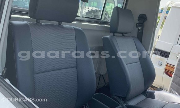 Buy Import Toyota Land Cruiser White Truck in Import - Dubai in Dakar Buy Import Toyota Land Cruiser White Truck in Import - Dubai in Dakar