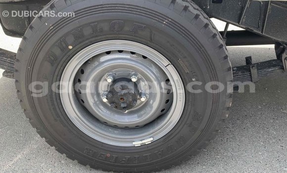 Buy Import Toyota Land Cruiser White Truck in Import - Dubai in Dakar Buy Import Toyota Land Cruiser White Truck in Import - Dubai in Dakar