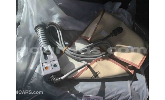 Buy Import Toyota Land Cruiser White Truck in Import - Dubai in Dakar Buy Import Toyota Land Cruiser White Truck in Import - Dubai in Dakar