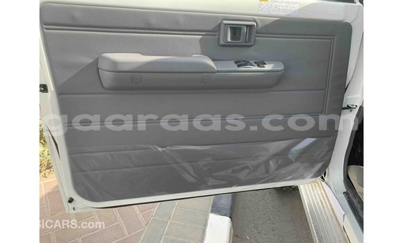 Buy Import Toyota Land Cruiser White Truck in Import - Dubai in Dakar Buy Import Toyota Land Cruiser White Truck in Import - Dubai in Dakar