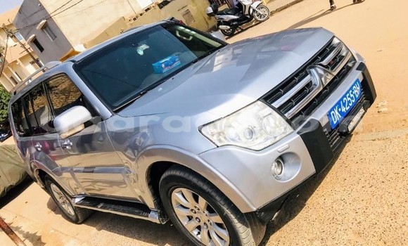 Dieundeu Occasion Mitsubishi Pajero Silver Auto in Dakar in Dakar Dieundeu Occasion Mitsubishi Pajero Silver Auto in Dakar in Dakar