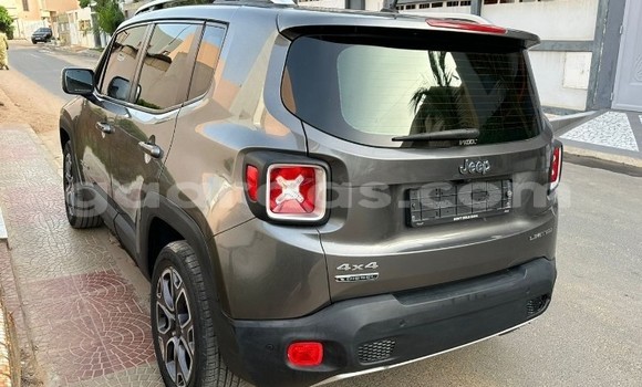 Dieundeu Occasion Jeep Renegade Silver Auto in Dakar in Dakar Dieundeu Occasion Jeep Renegade Silver Auto in Dakar in Dakar