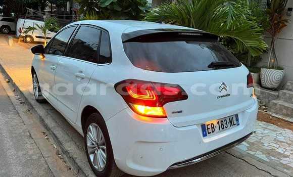 Acheter Occasion Voiture Citroen C4 Blanc à Dakar, Dakar Acheter Occasion Voiture Citroen C4 Blanc à Dakar, Dakar