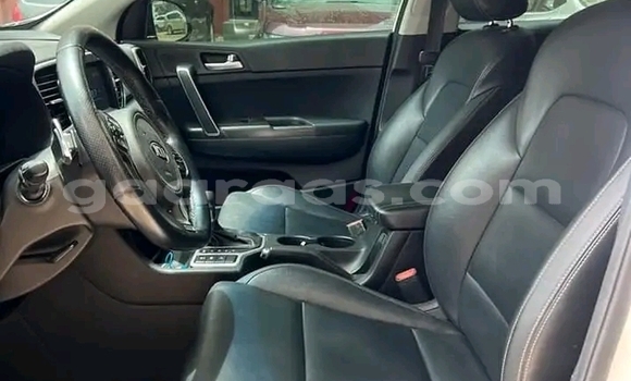 Buy Used Kia Sportage White Car in Dakar in Dakar Buy Used Kia Sportage White Car in Dakar in Dakar