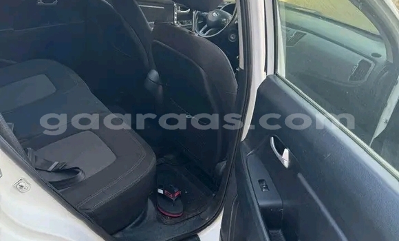Buy Used Kia Sportage White Car in Dakar in Dakar Buy Used Kia Sportage White Car in Dakar in Dakar