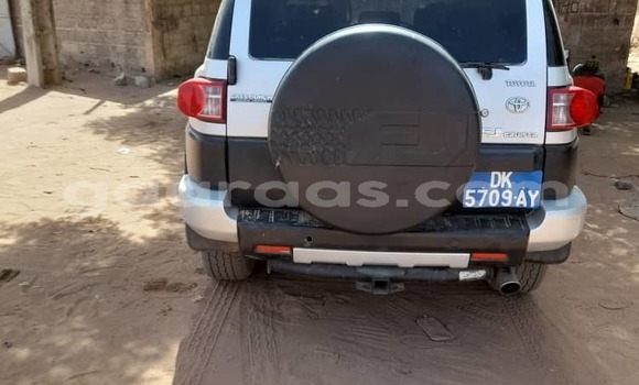 Dieundeu Occasion Toyota FJ Cruiser Silver Auto in Dakar in Dakar Dieundeu Occasion Toyota FJ Cruiser Silver Auto in Dakar in Dakar