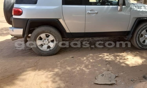 Dieundeu Occasion Toyota FJ Cruiser Silver Auto in Dakar in Dakar Dieundeu Occasion Toyota FJ Cruiser Silver Auto in Dakar in Dakar