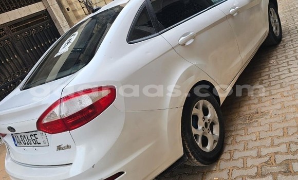 Acheter Occasion Voiture Ford Fiesta Blanc à Dakar, Dakar Acheter Occasion Voiture Ford Fiesta Blanc à Dakar, Dakar