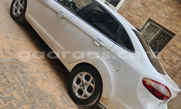 Acheter Occasion Voiture Ford Fiesta Blanc à Dakar, Dakar Acheter Occasion Voiture Ford Fiesta Blanc à Dakar, Dakar