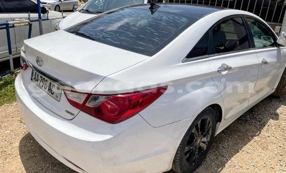 Dieundeu Occasion Hyundai Sonata White Auto in Dakar in Dakar Dieundeu Occasion Hyundai Sonata White Auto in Dakar in Dakar