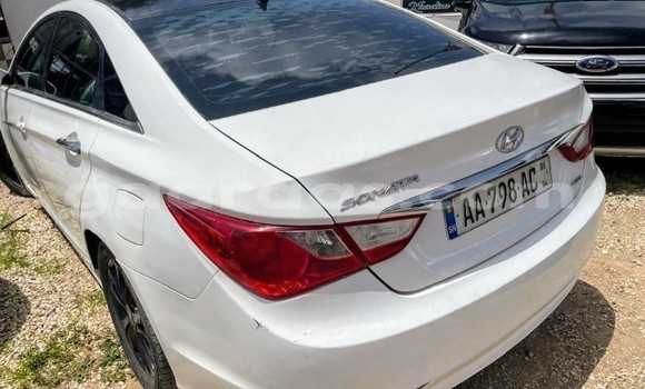 Dieundeu Occasion Hyundai Sonata White Auto in Dakar in Dakar Dieundeu Occasion Hyundai Sonata White Auto in Dakar in Dakar