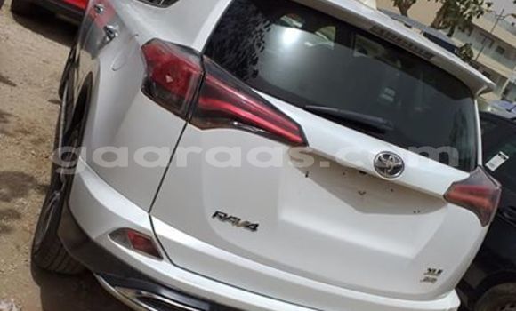 Dieundeu Occasion Toyota RAV4 White Auto in Dakar in Dakar Dieundeu Occasion Toyota RAV4 White Auto in Dakar in Dakar