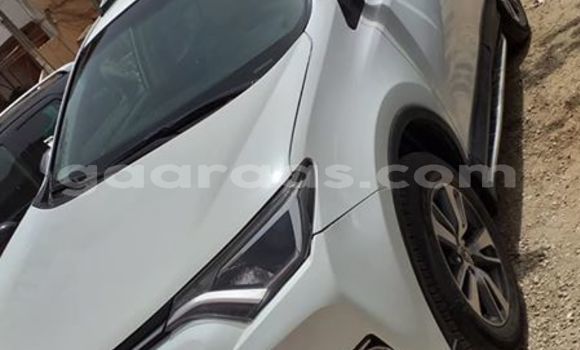 Dieundeu Occasion Toyota RAV4 White Auto in Dakar in Dakar Dieundeu Occasion Toyota RAV4 White Auto in Dakar in Dakar