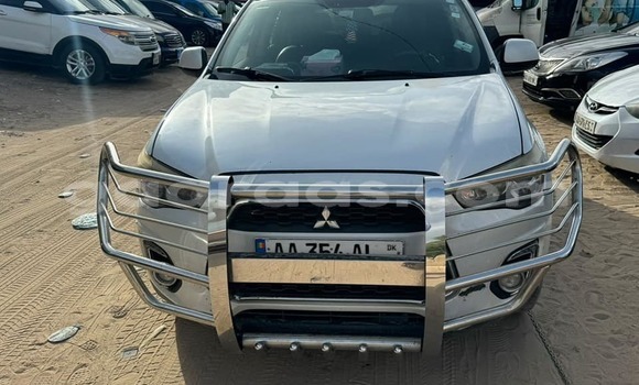 Buy Used Mitsubishi RVR White Car in Dahra in Louga