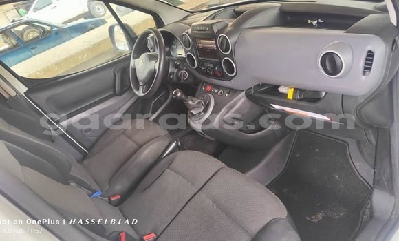 Buy Used Peugeot Partner White Car in Dakar in Dakar Buy Used Peugeot Partner White Car in Dakar in Dakar