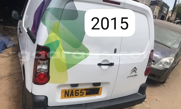 Acheter Occasion Voiture Citroen Berlingo Blanc à Dakar, Dakar Acheter Occasion Voiture Citroen Berlingo Blanc à Dakar, Dakar