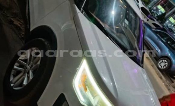 Buy Used Ford Explorer White Car in Dakar in Dakar Buy Used Ford Explorer White Car in Dakar in Dakar