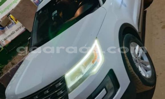 Buy Used Ford Explorer White Car in Dakar in Dakar Buy Used Ford Explorer White Car in Dakar in Dakar