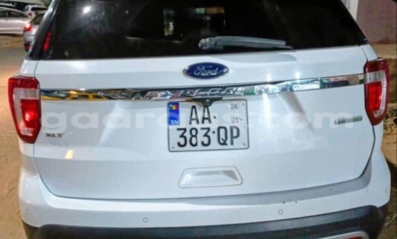 Acheter Occasion Voiture Ford Explorer Blanc à Dakar, Dakar Acheter Occasion Voiture Ford Explorer Blanc à Dakar, Dakar