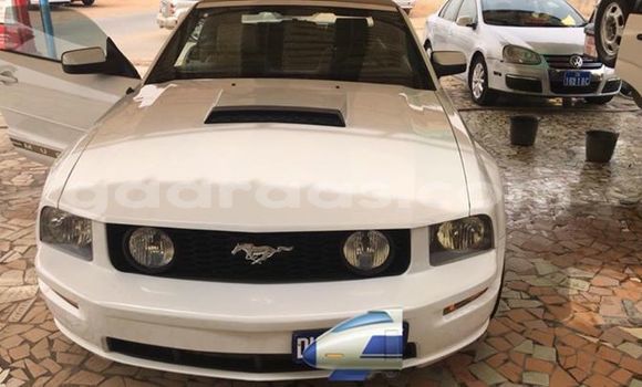 Acheter Occasion Voiture Ford Mustang Blanc à Dakar, Dakar Acheter Occasion Voiture Ford Mustang Blanc à Dakar, Dakar