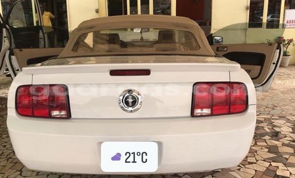 Acheter Occasion Voiture Ford Mustang Blanc à Dakar, Dakar Acheter Occasion Voiture Ford Mustang Blanc à Dakar, Dakar