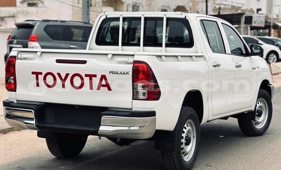 Buy Used Toyota Hilux White Car in Dakar in Dakar Buy Used Toyota Hilux White Car in Dakar in Dakar