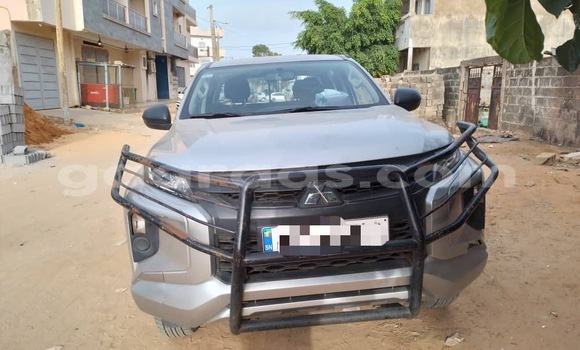 Dieundeu Occasion Mitsubishi L200 Silver Auto in Dakar in Dakar