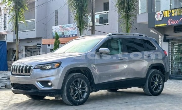 Dieundeu Occasion Jeep Cherokee Silver Auto in Dakar in Dakar Dieundeu Occasion Jeep Cherokee Silver Auto in Dakar in Dakar