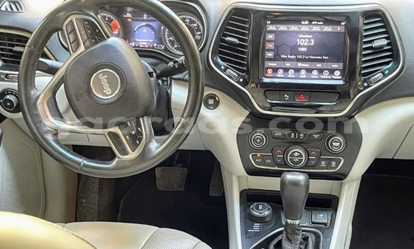 Dieundeu Occasion Jeep Cherokee Silver Auto in Dakar in Dakar Dieundeu Occasion Jeep Cherokee Silver Auto in Dakar in Dakar