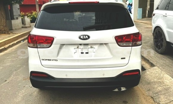 Buy Used Kia Sorento White Car in Dakar in Dakar Buy Used Kia Sorento White Car in Dakar in Dakar