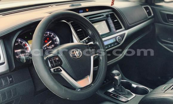 Buy Import Toyota Highlander White Car in Dakar in Dakar Buy Import Toyota Highlander White Car in Dakar in Dakar