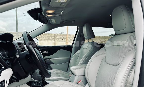 Buy Import Jeep Cherokee White Car in Dakar in Dakar Buy Import Jeep Cherokee White Car in Dakar in Dakar