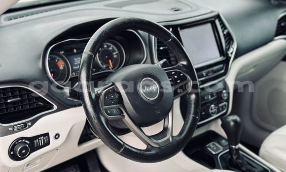 Buy Import Jeep Cherokee White Car in Dakar in Dakar Buy Import Jeep Cherokee White Car in Dakar in Dakar